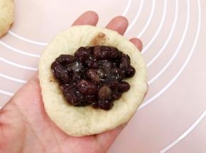 包入适量蜜豆