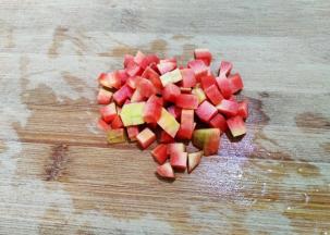 胡萝卜去皮洗净切丁