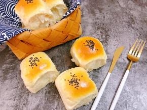 出炉后转到烤架上晾至手温后再密封保存