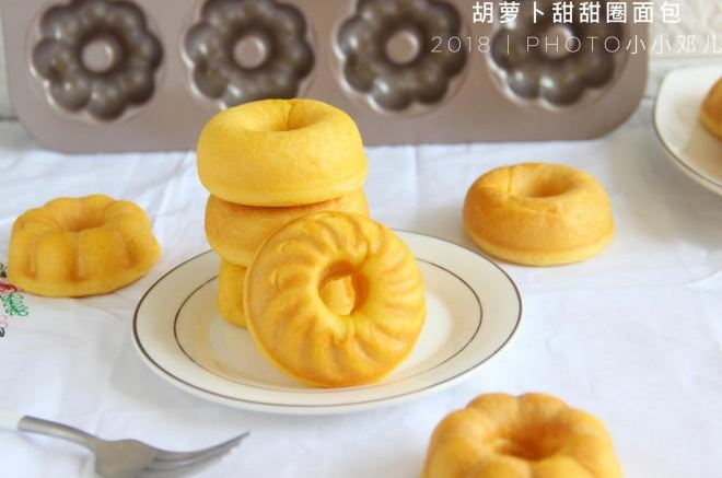 胡萝卜甜甜圈面包