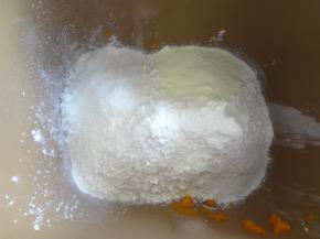 加入糖，盐，奶粉，糖和盐要对角放不要直接接触