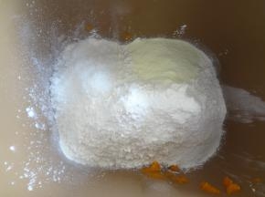 加入糖，盐，奶粉，糖和盐要对角放不要直接接触