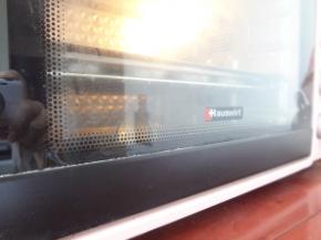 放入烤箱180度15分钟，压上烤盘，如果不是粘的烤盘中间需要隔开，烤好后取出晾凉