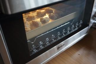 放入已经预热到190度的东菱K40C烤箱中下层，烘烤20分钟