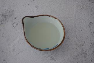 烤时制做糖水，把16克糖加入40克清水大火烧沸后倒入碗中晾凉备用