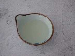 烤时制做糖水，把16克糖加入40克清水大火烧沸后倒入碗中晾凉备用