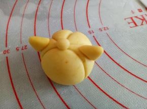 粘贴到帽子主体上