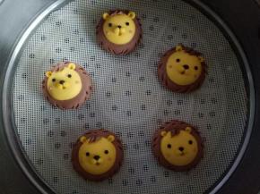 全部做好后室温发酵10分钟，发酵到位后开水上锅蒸12分钟，关火闷3分钟左右