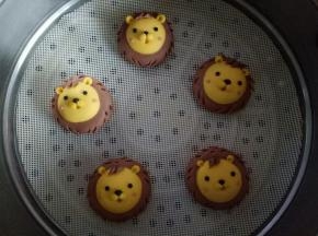 全部做好后室温发酵10分钟，发酵到位后开水上锅蒸12分钟，关火闷3分钟左右