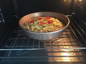 18、烤箱200预热10分钟，放入烤盘中层上下火烤20分钟即可。