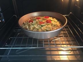 18、烤箱200预热10分钟，放入烤盘中层上下火烤20分钟即可。