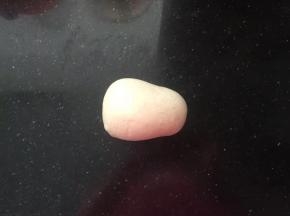 6、发酵好的面团，取出排气后松弛5分钟。