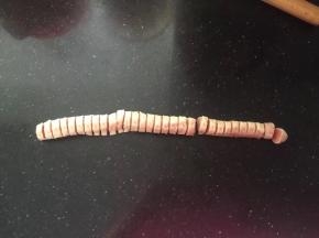 12、卷起，切成1公分厚的段。