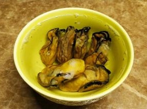 蚝干浸泡干净