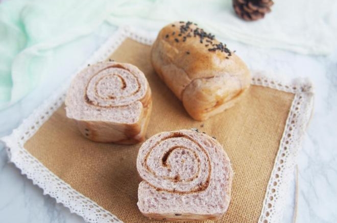 杂粮黑麦红糖卷