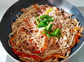 放入葱段
