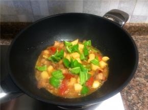 放入青椒翻炒30秒即可出锅。