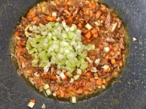 接着放入西芹丁，翻炒均匀即可。