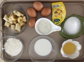 制作香蕉抱抱蛋糕胚：准备好需要的材料