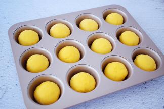 放入学厨12连圆形模具中