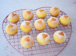 烤好取出趁热脱模晾至手温密封保存