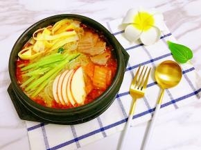 一碗冰爽开胃的朝鲜冷面就完成了