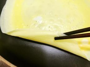 直到边缘能揭下来后关火