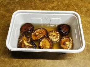 冬菇、瑶柱提子浸泡好