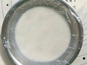 盖上保鲜膜静置20分钟。