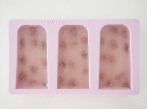 蒸好的水晶糕晾凉。