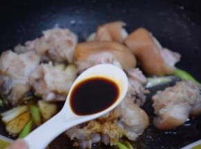 加入味极鲜酱油