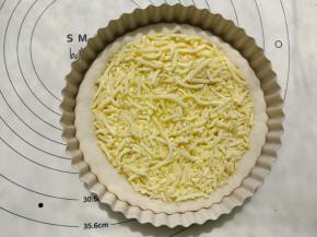 撒上马苏里拉芝士。