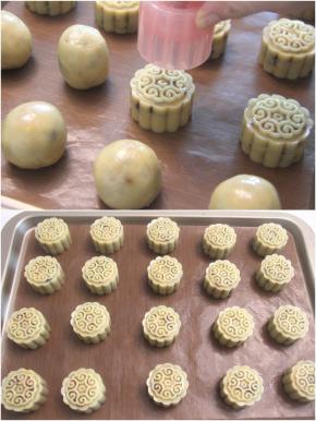取50克月饼模具，装好图案后压在月饼胚上，按住底部印出花纹。