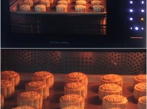 月饼重新放入烤箱，温度转为上火180度，下火160度，继续烘烤约15分钟。月饼烤至表面金黄色腰部有点鼓出的状态即可。