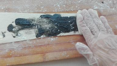 表面撒上点干粉