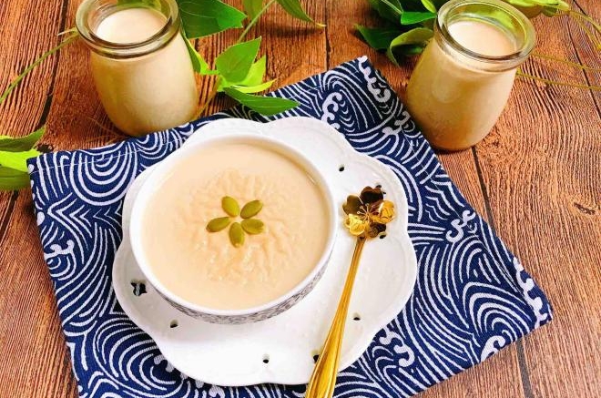 小米薏仁红枣炖花胶