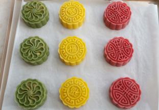 烤箱160度预热，中层烤12分钟。出炉放凉，密封2-3天左右回油。