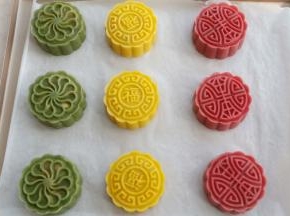 烤箱160度预热，中层烤12分钟。出炉放凉，密封2-3天左右回油。