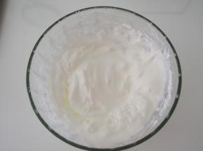 最后打发至干性发泡的状态。