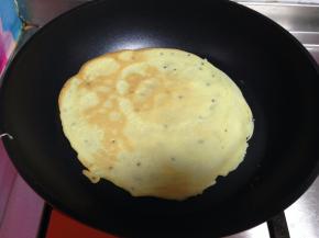 煎好一面，再煎另一面