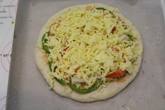 再次洒上马苏里拉芝士碎