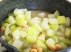 关火，淋入少许香油