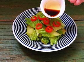 均匀淋上生抽