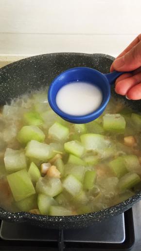 加入水淀粉勾芡