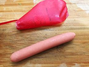 火腿肠剥去外皮