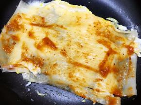 刷上蒜蓉辣椒酱