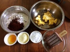 黄油和雪糕提前软化，秤量好所需要的材料备用