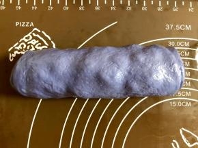 继续卷起，收口处封好。