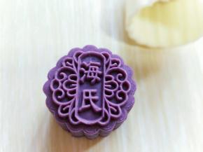 压出图案，脱模即可。