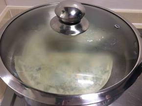 盒子鼓起来翻面再烙2～3分钟即可，全程小火烙制。